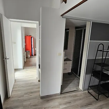 Royan: Charmant T3 Avec Mezzanine, Jardin Et Terrasse, Pres Des Commodites - Fr-1-71-102 Royan