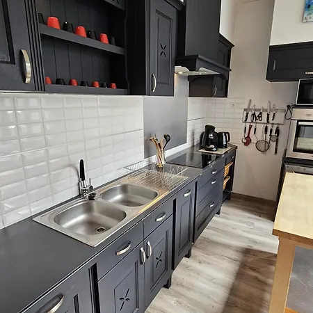 Royan: Charmant T3 Avec Mezzanine, Jardin Et Terrasse, Pres Des Commodites - Fr-1-71-102 *